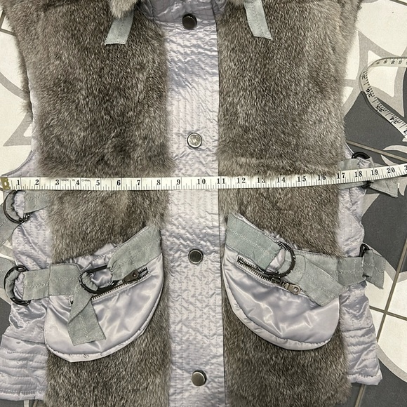 Rabbit Fur Vest with adjustable fit - Picture 14 of 16